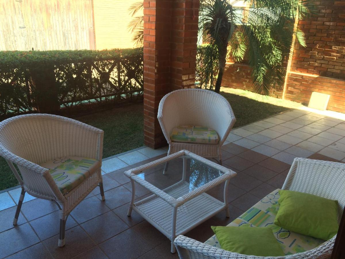 Linda Casa Porto Dunas: 4 Suítes, Churrasqueira E Piscina