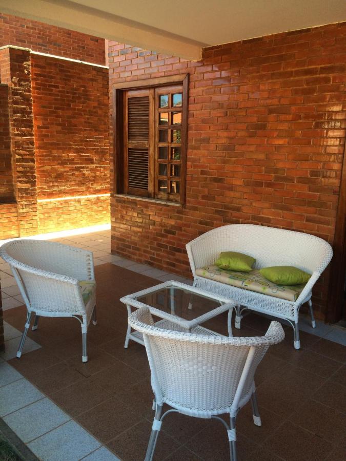 Linda Casa Porto Dunas: 4 Suites, Churrasqueira E Piscina